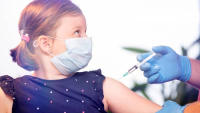 Удар по антипрививочникам: суд признал право детсадов требовать книжку вакцинации