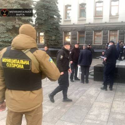 В Киеве мужчина попытался поджечь себя в Офисе президента