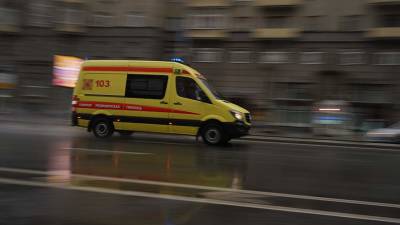Водитель упавшего с эстакады в Москве «КАМАЗа» получил серьезные травмы