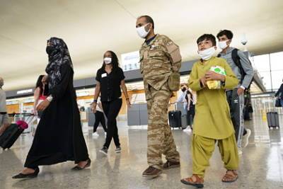 В США около сотни афганских беженцев заподозрили в связях с террористами