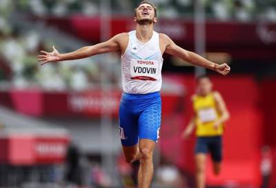 Россиянин Андрей Вдовин завоевал серебро Паралимпиады в беге на 200 м