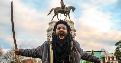 В США демонтируют памятник Конфедерации из-за расизма