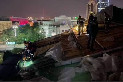 Опасные участки на поврежденной крыше УрФУ демонтированы