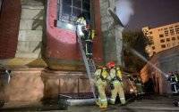 В Киеве тушили пожар в костеле Святого Николая