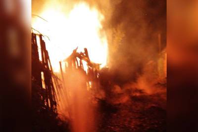 В Салавате ночью полностью сгорел очередной садовый домик