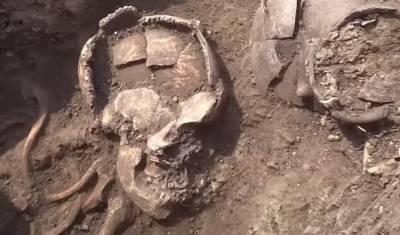 Найдено древнее захоронение людей с горшками на головах