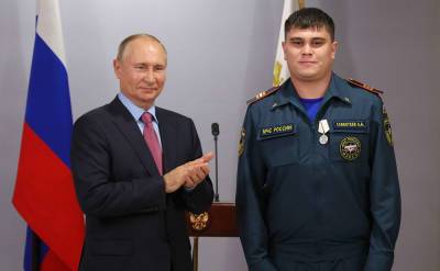 Путин в Благовещенске вручил награды спасателям и пожарным