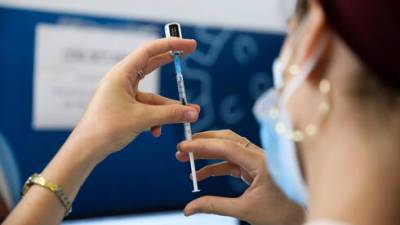 Впервые в Израиле: в Бат-Яме подросткам будут платить за вакцинацию