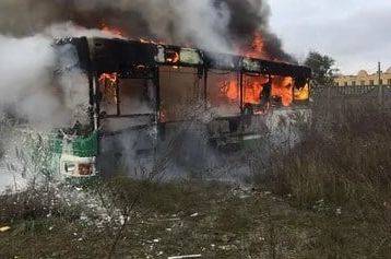В Житомире в результате ДТП загорелся автобус с пассажирами: водитель погиб, 11 человек госпитализированы. ФОТО