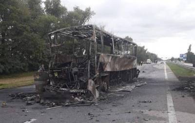 На Житомирщине после ДТП сгорел автобус, есть жертвы