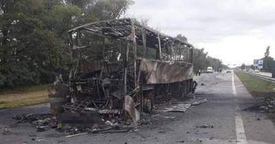 На Житомирщине автобус столкнулся с автовозом: один погибший, 11 раненых (ФОТО)
