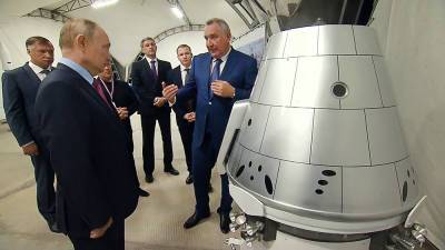 Путину показали корабль для полётов на Луну