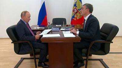 Во время поездки в Амурскую область Владимир Путин обсудил с губернатором острые вопросы региона