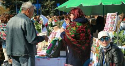 В Луганске идет ярмарка посвященная Дню города. ФОТО