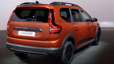 Компания Dacia показала новый семиместный универсал Jogger