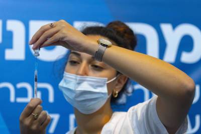 Израиль закупит миллионы доз для новой вакцинации