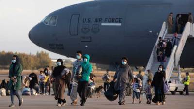 США заподозрили сотню эвакуированных из Афганистана в сотрудничестве с "Талибаном"