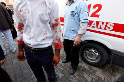 При столкновении поезда и автобуса в Турции погибли шестеро человек