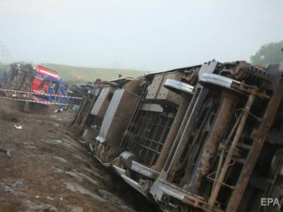 В Турции столкнулись поезд и микроавтобус, погибли шесть человек