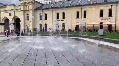 На Арсенальной площади в Киеве восстановили поврежденный «сухой» фонтан