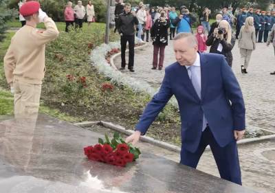 Александр Беглов по случаю 299-летия Колпино возложил цветы к стелле «Город воинской Славы»