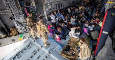 Ошиблись: Германия эвакуировала из Кабула людей, несущих "потенциальную угрозу безопасности"