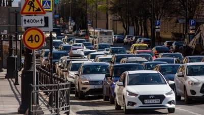 Субботние пробки увеличили загруженность на дорогах Петербурга