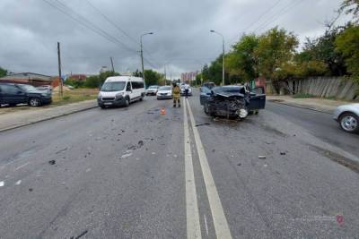 На юге Волгограда в ДТП пострадали два человека