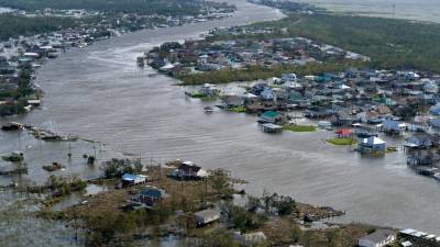 Власти Нового Орлеана призвали эвакуированных из-за урагана людей вернуться домой