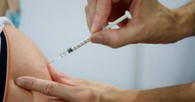 Агентство лекарств: здоровым людям не нужна срочная третья доза вакцины