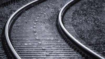 Пьяный мужчина попал под поезд в Ярославской области