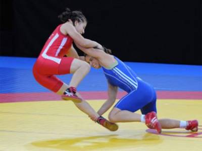 Азербайджанские спортсменки завоевали две медали в соревнованиях по борьбе на I Играх стран СНГ