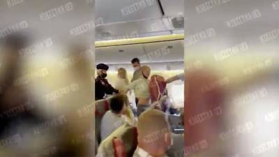 Опубликовано новое видео задержания пассажирки рейса Москва — Анталья