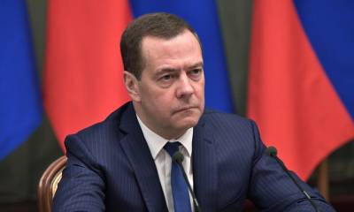 Медведев пропал, а к родителям, жаловавшимся Путину на проблемную стройку школы, пришла полиция