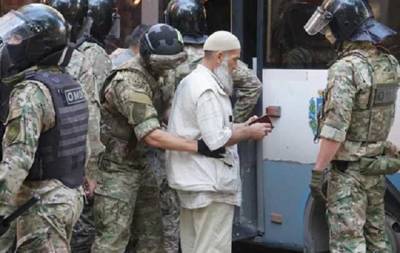 В Симферополе прошли массовые задержания возле здания ФСБ