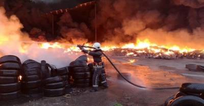 Пожар под Киевом: на складах пылали автомобильные шины
