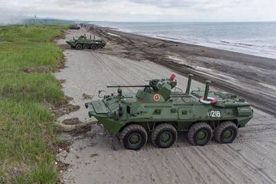 На Украине сравнили плавающий БТР-4М с российскими бронемашинами морской пехоты