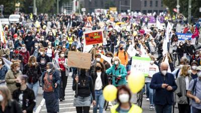 Берлин: марш за солидарность и против ультраправых