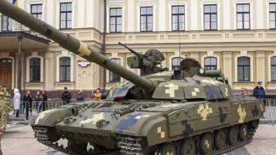 Новый главком ВСУ захотел на танке прокатиться по Красной площади и Арбату