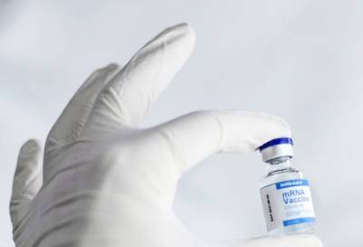 Президент РАН призвал оперативно перестраивать производство вакцин от COVID-19