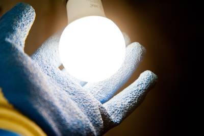Волгоградский электрик предупредил об опасности энергосберегающих ламп