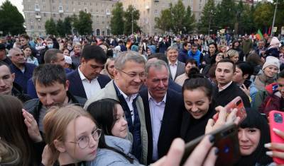 Жители Башкирии возмутились толпе без масок на юбилее города Октябрьского