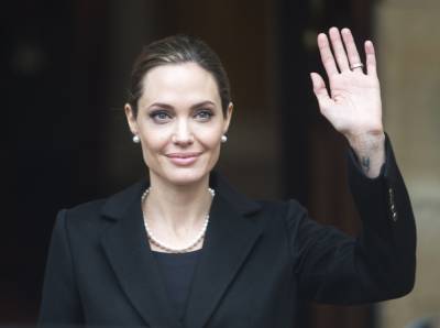 Анджелина Джоли выступила с заявлением о войне с Брэдом Питтом