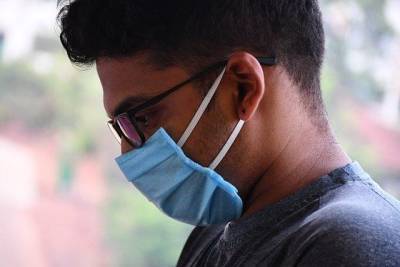 Медик рассказал, какие маски могут защитить от штамма Дельта и мира