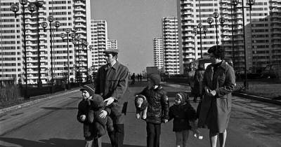 Фото советской семьи натолкнуло россиян на споры о внешнем виде граждан СССР