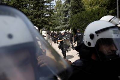 Черногорская полиция устроила разгон националистов с помощью слезоточивого газа