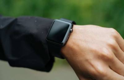 Владельцы смарт-часов Apple Watch массово жалуются на ожоги и волдыри