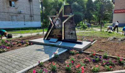 Школьницам в Приморье вынесли приговор за осквернение памятника Герою России
