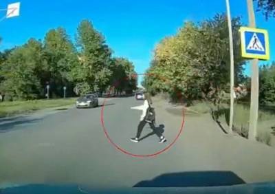 В Омске девочку-подростка сбил водитель, получивший права за день до ДТП