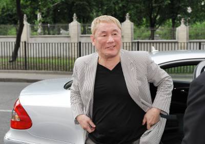 Неизвестный атаковал автомобиль японского режиссёра Такеши Китано